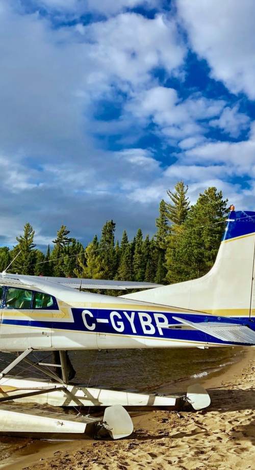 Aviateurs, soyez les bienvenus, que ce soit à bord de votre hélicoptère ou de votre avion.